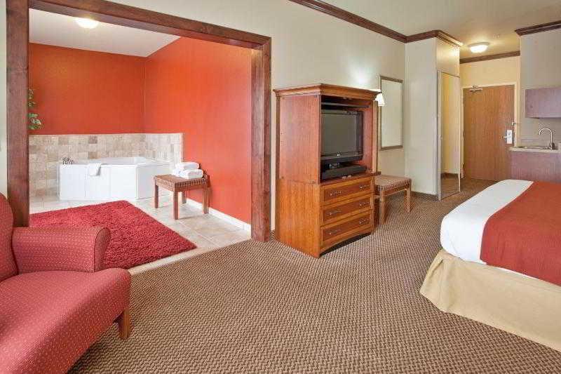 Holiday Inn Express Hotel & Suites Cedar City By Ihg Dış mekan fotoğraf
