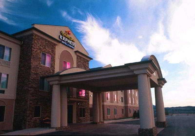 Holiday Inn Express Hotel & Suites Cedar City By Ihg Dış mekan fotoğraf
