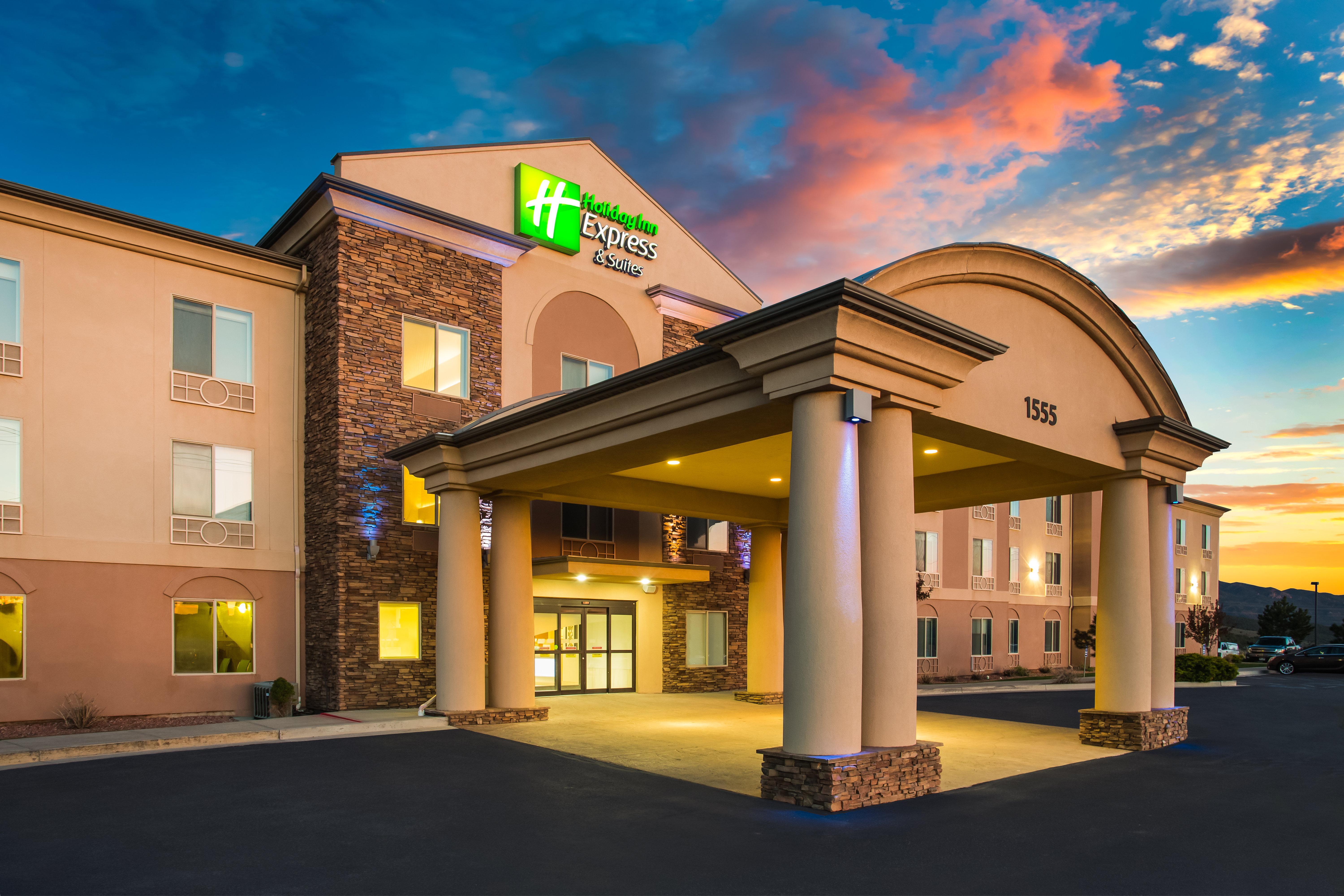 Holiday Inn Express Hotel & Suites Cedar City By Ihg Dış mekan fotoğraf