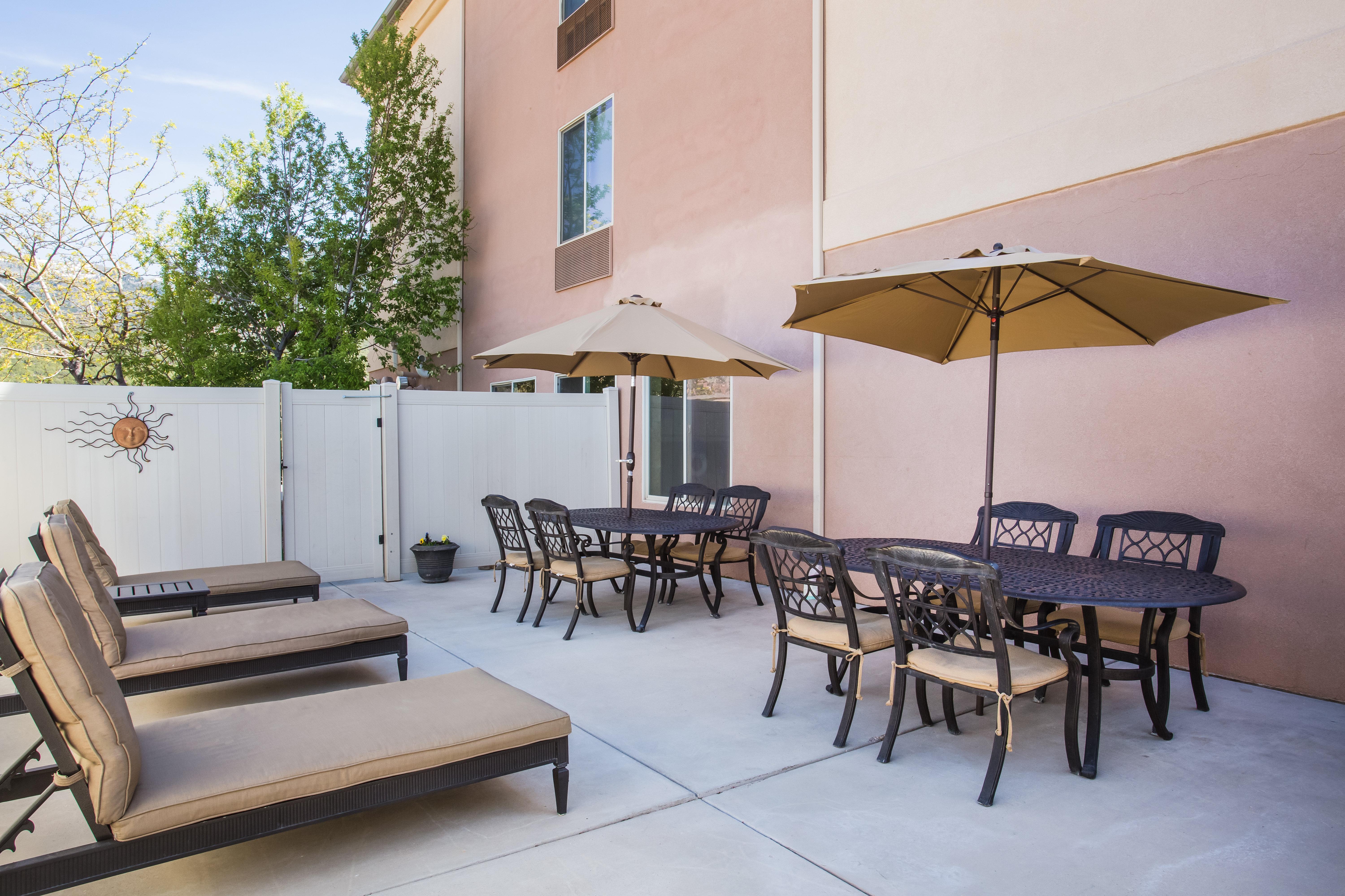Holiday Inn Express Hotel & Suites Cedar City By Ihg Dış mekan fotoğraf