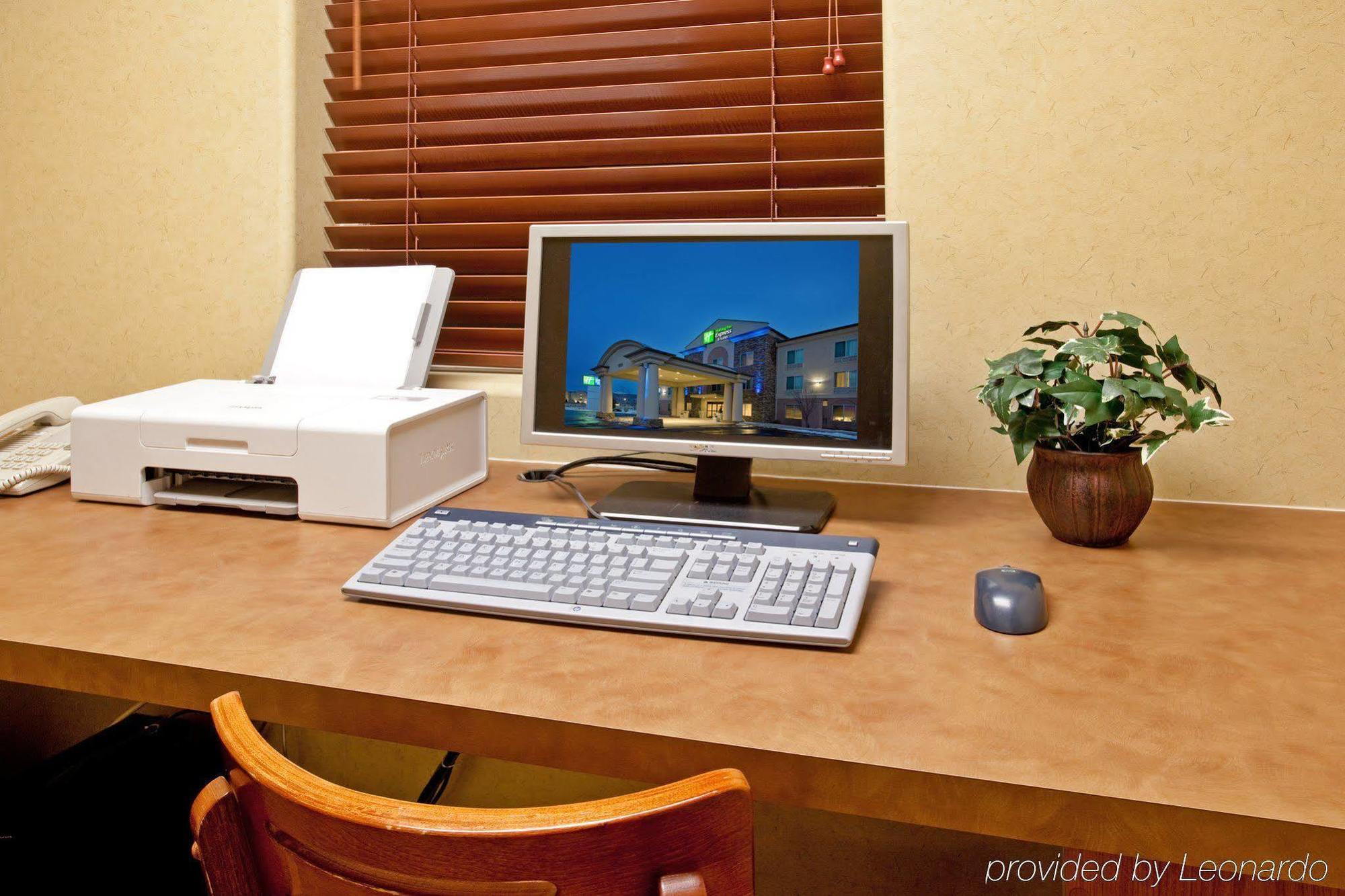 Holiday Inn Express Hotel & Suites Cedar City By Ihg Dış mekan fotoğraf